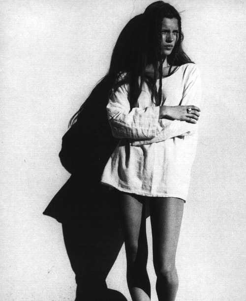 smokingsalviawithmileycyrus:  studdedsmile:  kate moss by corinne day for the face july 1993  I will never get tired of this picture 