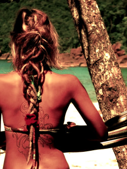 letthesoundsetyoufree:  Dreads braid.. LOVE!!