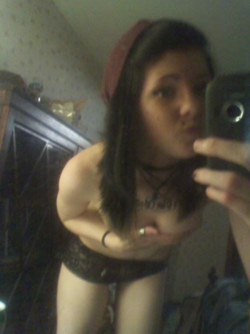 oh-kaykay:  shitty cell phone quality 