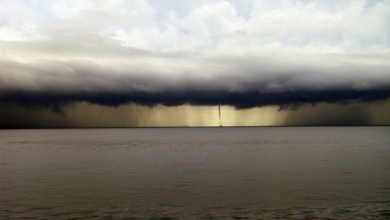 thecoolgirls:  When nature gets pissed…