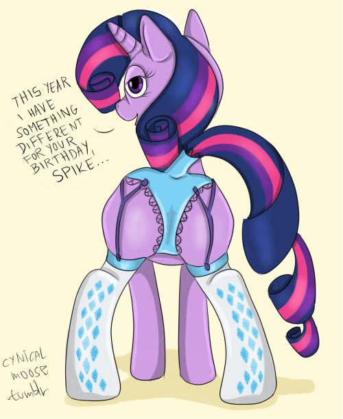 also, Twi as Rarity, for Spike’s birthday ^^