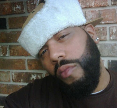 tastyblkman:  Sexy Bear..  Love that beard.. 