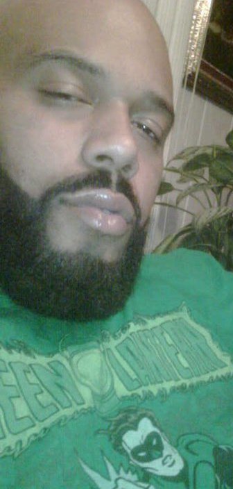 tastyblkman:  Sexy Bear..  Love that beard.. 