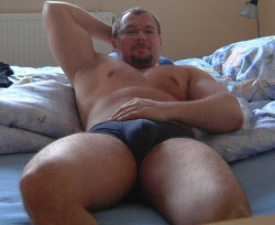 guysthatgetmehard:  good morning to you and your big bulge 