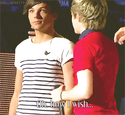 nihora:  Niall serenades Louis (x) 