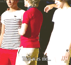 nihora:  Niall serenades Louis (x) 
