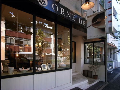 東京のオシャレかわいい雑貨屋さん【原宿・表参道・青山編】 Orne de Feuilles（オルネドフォイユ）パリ郊外の一軒家をイメージした雑貨屋さん。パリの蚤の市で集めた雑貨やアンティークな陶器など