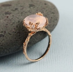 heroes-or-victims:  I would much prefer an engagement ring that looked something like this than a diamond ring.