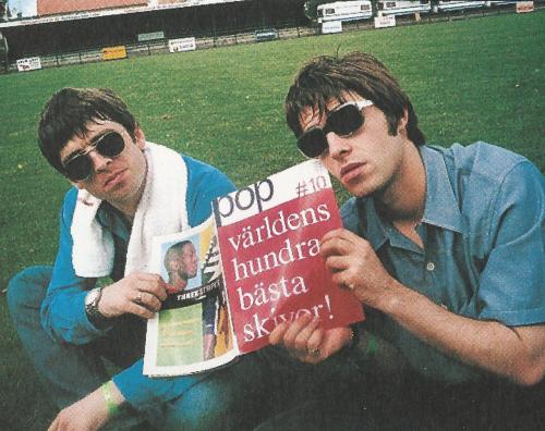 betheriel: Liam &amp; Noel Gallagher (Oasis) - Scanned by Betheriel