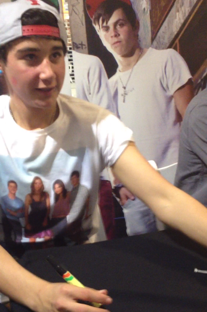 foreverjanoskians:   please don’t change the source :) x  