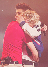 dailyonedirection:  I WILL GO DOWN WITH THIS SHIP↳ 3) Ziall | “@zaynmalik u sing that verse on wmyb so great.. i love you” 