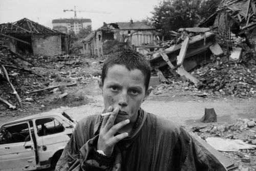 fotojournalismus:   Pristina, Kosovo, 1999.  Photo by Abbas