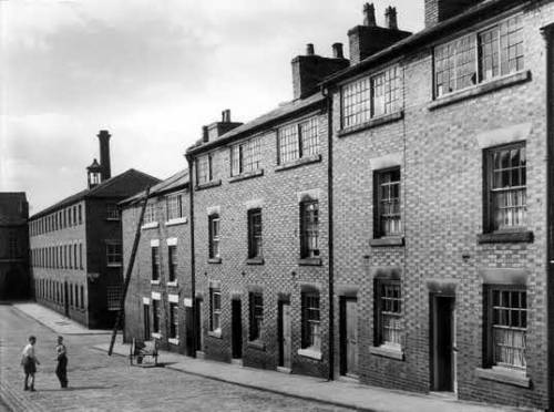 Silk weavers&rsquo; cottages, Albion Street, Leek, Staffordshire, 1956.  The weavers&rs