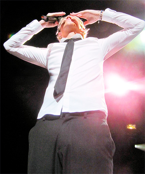 harrys-boobs:  I like this angle 