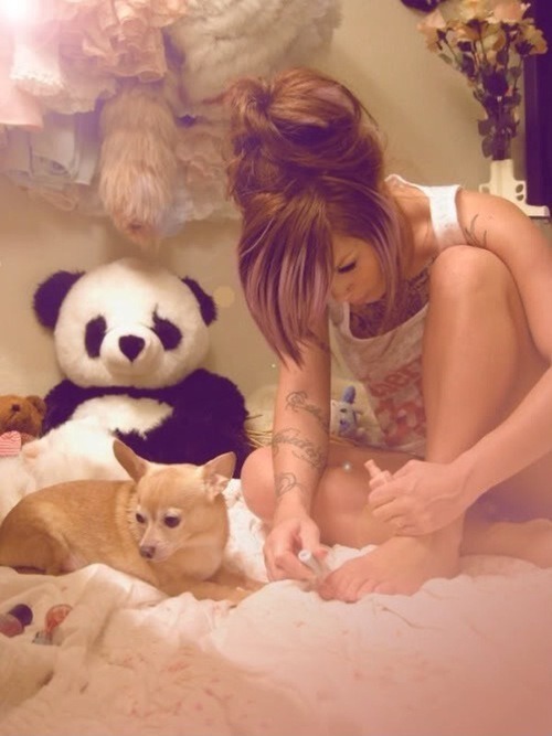drhemlock:  faeryplay:  Making herself pretty for Daddy. He loves freshly painted
