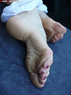 Amelia Madison High Arched Dirty Feet - Http://Www.footfactory.com