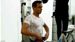 hot-gaysex:  graffeti:  can i get a hell yes  Damn I wish he was naked! 