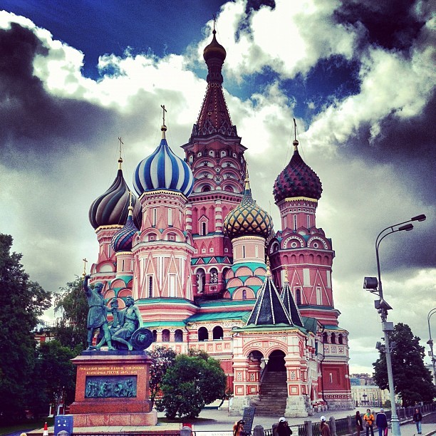 @ArchDaily in #Moscow! The Saint Basil Cathedral (1561) at Red Square #russia #archdaily #architecture #instagood #iphonesia (Taken with Instagram at Памятник Минину и Пожарскому / Monument to Minin and Pozharsky)