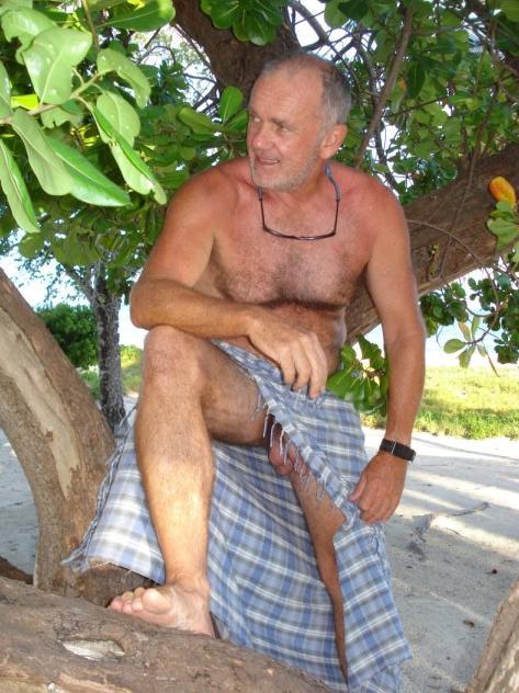 looking for a hot daddy 50+ to Have fun with in PS