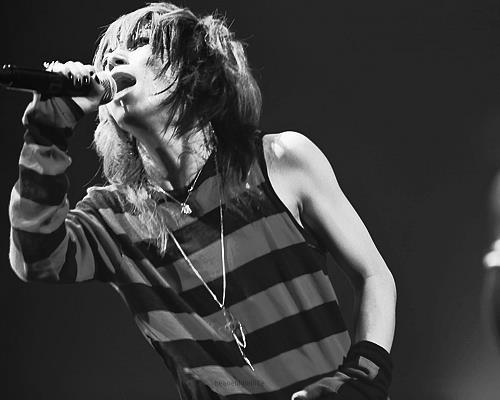 I wanna see them live sometime ;w; keruxchan:  I really love their performances ^o^