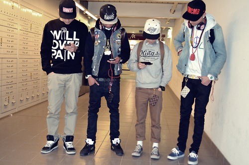 teetrinh:  jteezyyy:  basedgodrex:  lena-lynn:  lol the short one omfg hahaha  holy