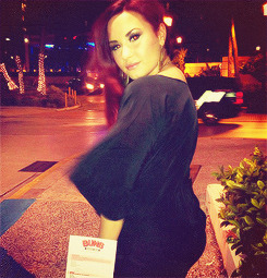 juicynights:  @sharishort11: Old picture from Puerto Rico! So funny @ddlovato and the “Buns” Menu! ;) luv her  