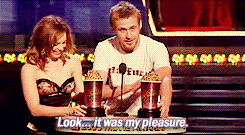 buttfrump:   Rachel McAdams & Ryan Gosling winning the Best Kiss award in 2005  #this should be in history books #there should be a monument erected 