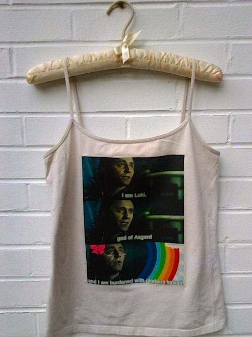 truebluemeandyou:DIY GIF Tee ShirtNeed a cheap gift for a fandom loving friend?Make using tee shirt 