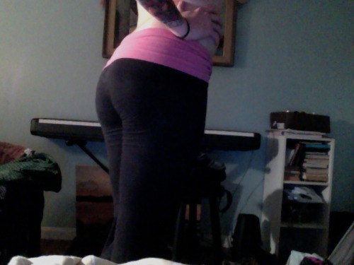 bonercanal:  ~*dancer butt*~ 