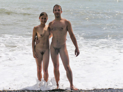 naturisttaz:  Nudist Couple  adult photos