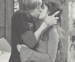 wonder-strucks:  Hannah Montana Memories 