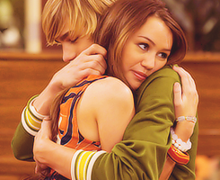 wonder-strucks:  Hannah Montana Memories 