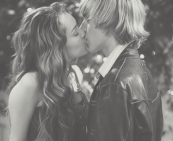 wonder-strucks:  Hannah Montana Memories 