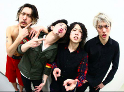 natgasm:  Ryota looks like a hamster with those cheek! :D 