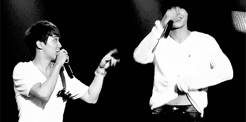  Jonghun shows his abs for the first time 