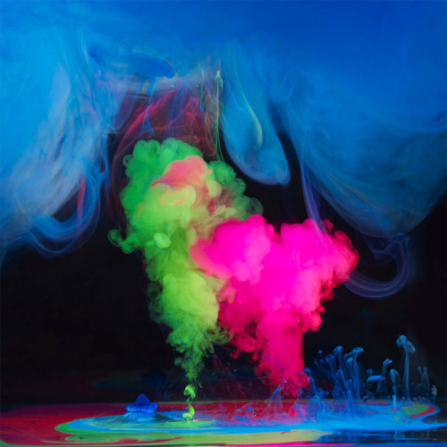 ruineshumaines:UK photographer Mark Mawson continues his exploration of color, ink, and water with t