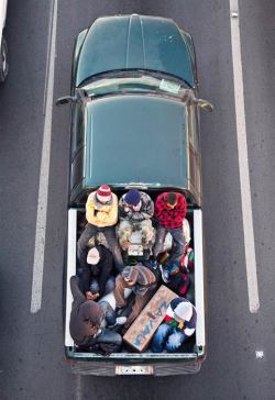 bearpope:  Alejandro Cartagena captured Mexican workers on their way to job sites in Car Poolers. This is such an amazing and simple photo series.  