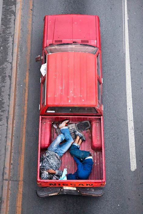 bearpope:  Alejandro Cartagena captured Mexican workers on their way to job sites in Car Poolers. This is such an amazing and simple photo series.  