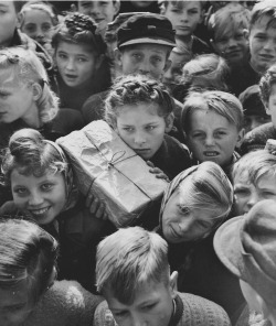  Children with gifts from the Berlin Airlift, photographed by Hank Walker, 1948 