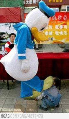 9gag:  Donald duck in China 
