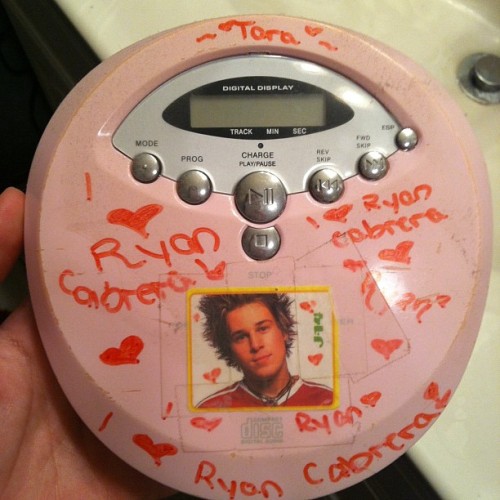 justaraindropinariver:the treasures i find while cleaning my room….