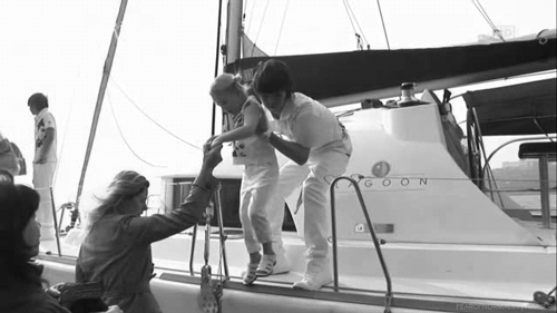 lovethishatesong:   GD saw the little girl cry because it was too cold on the yacht