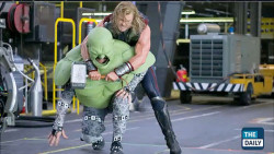 the-absolute-funniest-posts:  I CANT STOP LAUGHING THIS IS HOW THEY FILMED THE HULK/THOR FIGHT SCENE HELP    Follow this blog, you will love it on your dashboard