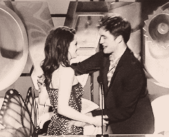 wannabebritish-blog-blog:  Rob and Kristen winning Best Kiss at the MTV Movie Awards