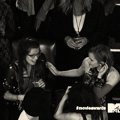 imteamkstew-original:  Kristen and Emma at the mtv movie awards 2012 
