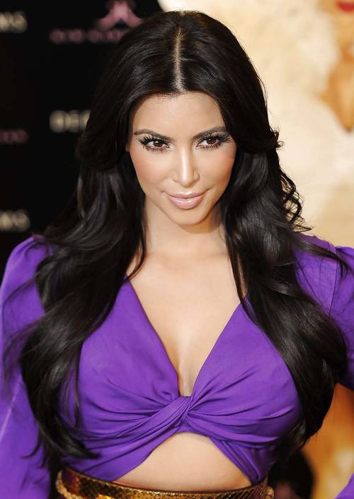 Kim Kardashian sexy and busty in blue topfree nude picturesLink to photo &amp; video: bit.ly/JgV