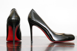 walk-in-louboutin:  Simple Pump 100 