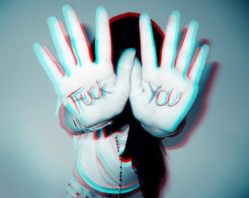 girl-weird:  Queria que as pessoas, fossem menos falsas. 