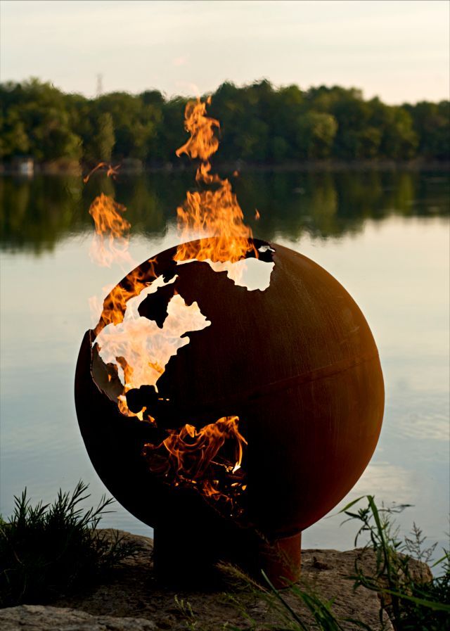 reallifebfg:  atavus:  Planet Earth on Fire Pit  Some men just want to watch the