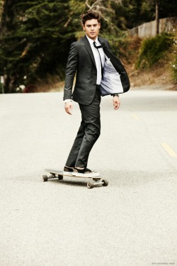 rbyn:  UNF. ZAC EFRON + SUIT + LONGBOARD.